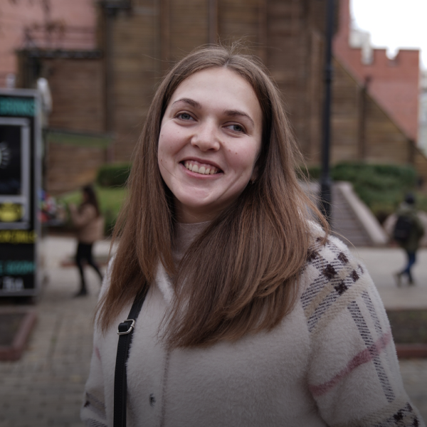 «Зупинили за пів метра до відкритого люка». Як я живу без зору — Власний досвід на Wonderzine