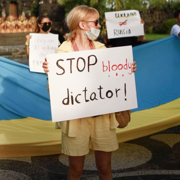 Stop war! Це українки, які вийшли на мітинги за кордоном — Ситуація на Wonderzine