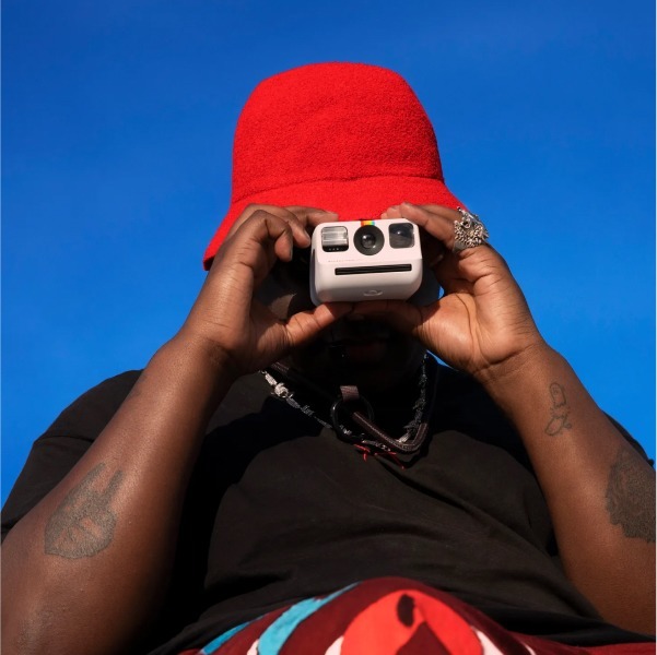 Кишенькова камера Polaroid Go з таймером і дзеркалом для селфі — Вішлист на Wonderzine