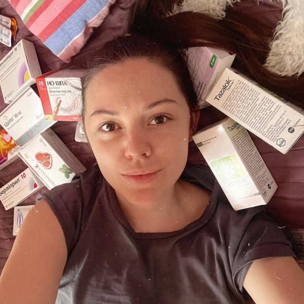 «Боюся вибухів, та бажання допомогти переважило». Історія візажистки Каті, яка волонтерить у Харкові — Власний досвід на Wonderzine